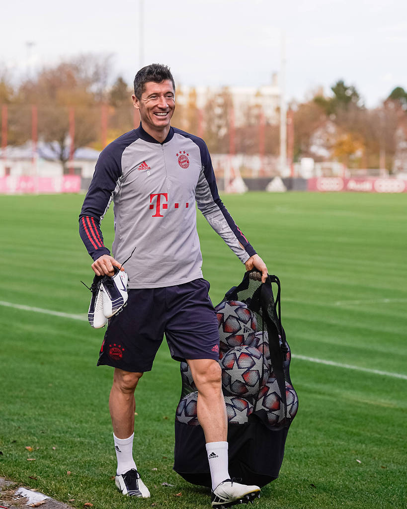 平均23.34岁，巴萨昨日首发阵容是队史近95年最年轻11人