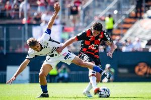 TA：菱形中场巩固了红军防守，伊萨克&埃基蒂克组合仍需磨合