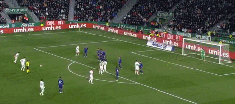 登国际舞台，泰州队“苏超”冠军奖杯亮相中国国际进口博览会