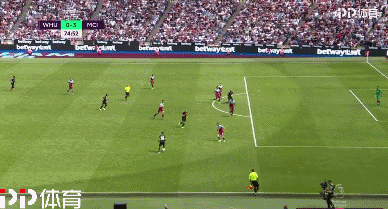 完美表现！哈维·西蒙斯半场传射建功，取得热刺生涯处子球