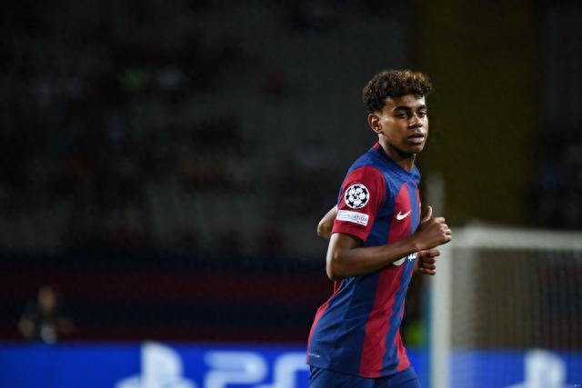 世体：巴萨引援名单已有多名后卫，奥塔门迪与德弗莱等人在列（世体：巴萨后防引援人选众多，奥塔门迪与德弗莱等在列）