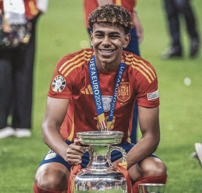 小蜘蛛未获最佳前锋提名，冈萨雷斯晒照：显然他们什么都不懂