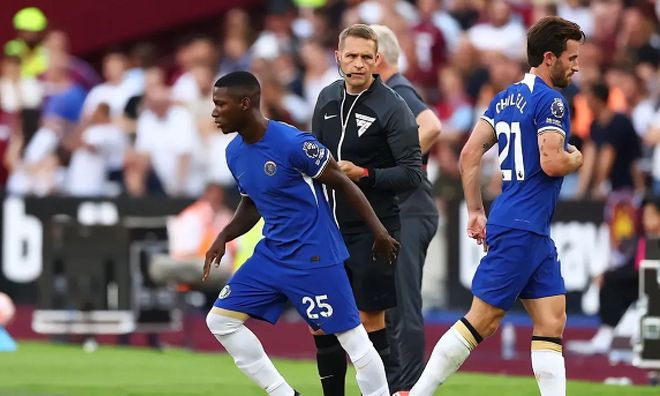 蒙古王那顺格日勒重拳击倒对手，散打王对决显威